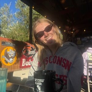 Meet your Posher, Ella